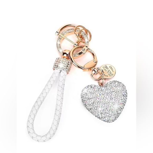 Accessories - Elegant White and Gold Key Holder NWT